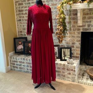 DAINTY JEWELLS Exquisite English Manor Dress.